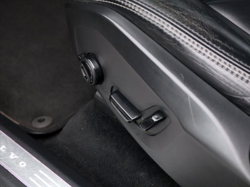 Volvo XC90 2,0 D5 173kW Inscription 4x4 D - fotka 19 z 43