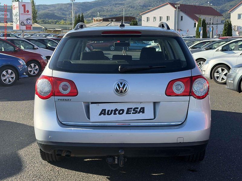 Volkswagen Passat (2008) 1.9TDi, AC, výhřev sed - fotka 5 z 16