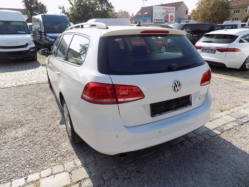 Volkswagen Passat 1,4 TSI 90 KW AUTOKLIMA VÝHŘEV - fotka 12 z 42