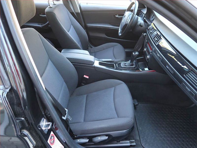 BMW Řada 3 (2010) 320 d xDrive, 4X4, Automat - fotka 9 z 17