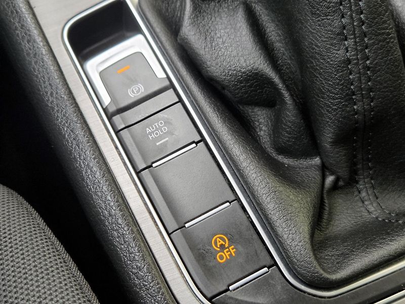 Volkswagen Golf Sportsvan TSi CEBIA,KAMERA,Bi-xenony  - fotka 38 z 43