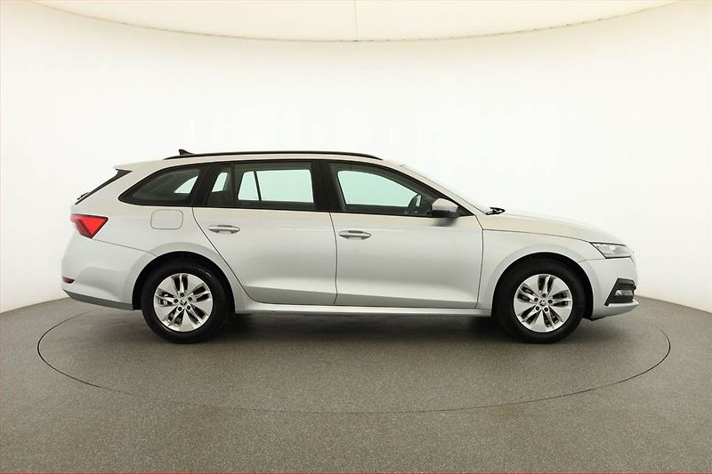 Škoda Octavia (2023) Ambition 2.0 TDI, ČR,1.maj - fotka 6 z 19
