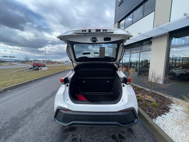 Toyota C-HR 1.8 Hybrid automat 140HP Style - fotka 10 z 23