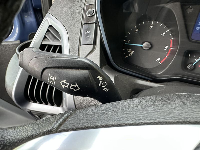 Ford Transit Custom (2014) SPORT 2.2/114Kw  *3.Místa *TZ* - fotka 14 z 41