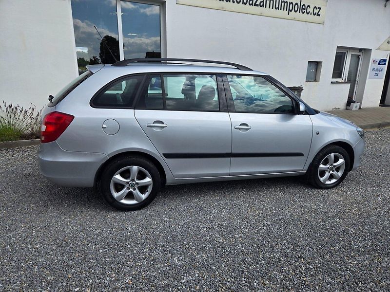 Škoda Fabia (2010) 1.2 TSI Serviska - fotka 3 z 39