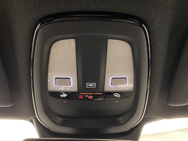 Volvo XC40 B3 PLUS BLACK EDITION AUT CZ - fotka 31 z 56