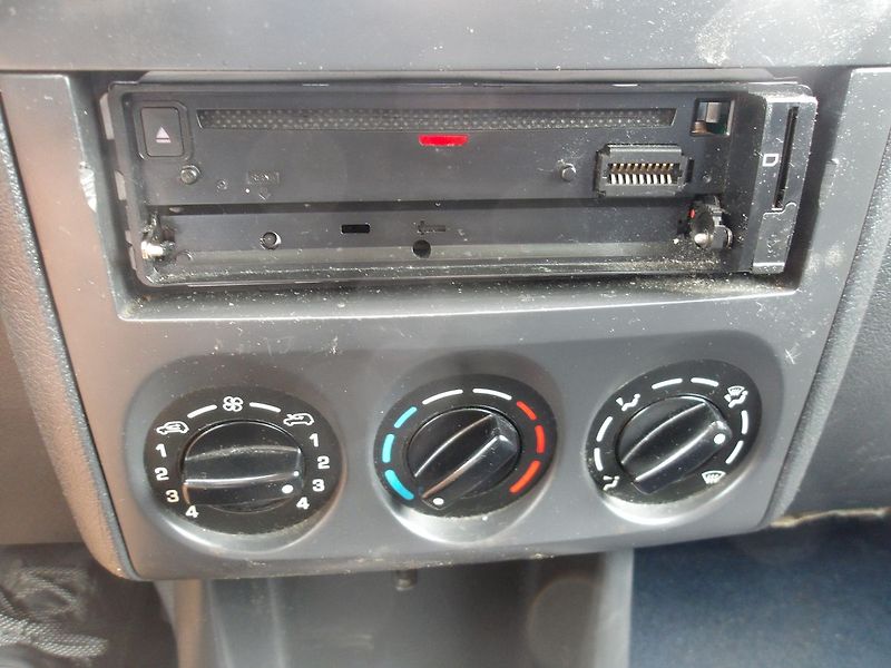 Peugeot Partner 1,6HDi 2xŠOUPAČKY ! - fotka 15 z 22