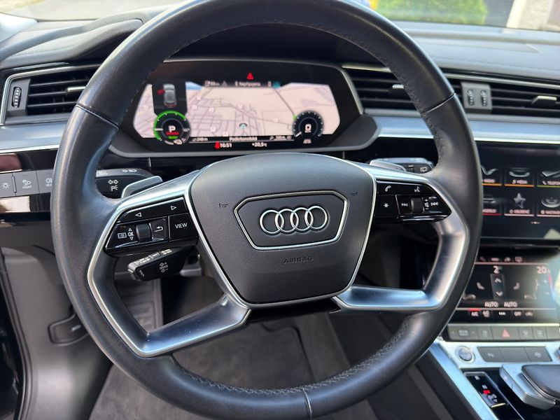 Audi e-tron (2023) 55 300KW 21 ALU  - fotka 24 z 27