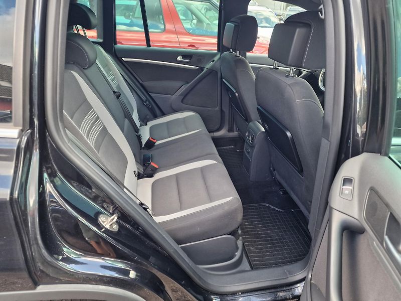 Volkswagen Tiguan 2,0TDI 4x4 LIFE NAVI TZ - fotka 10 z 19