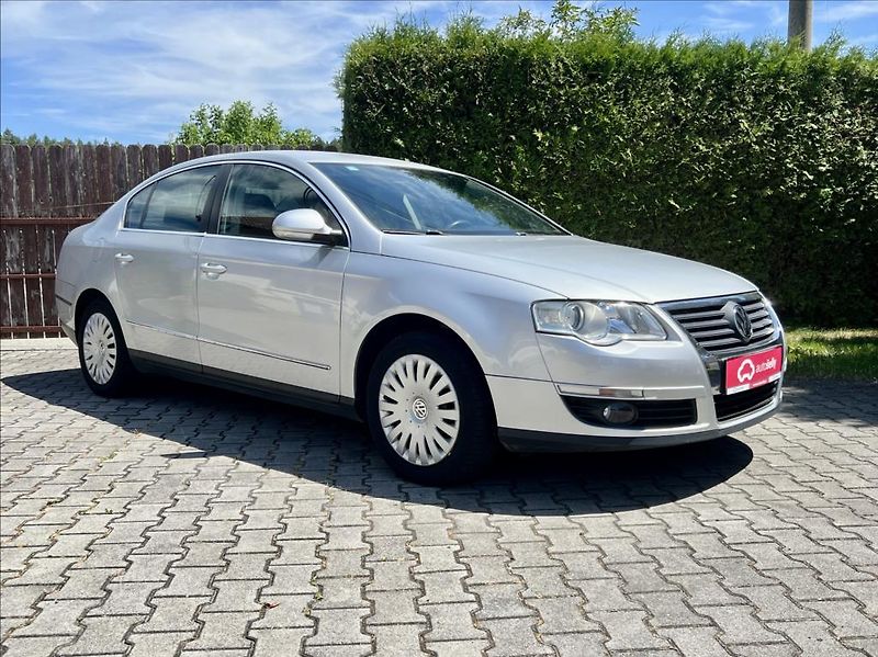 Volkswagen Passat 2,0 FSI  COMFORTLINE - fotka 7 z 28