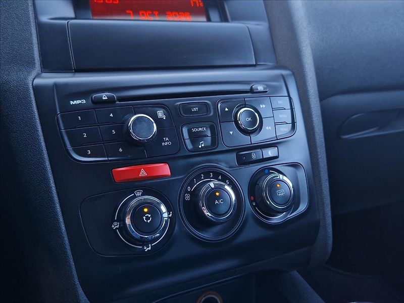 Citroën C4 1,4 i AC SENZORY+SADA ZIM.KOL - fotka 25 z 30
