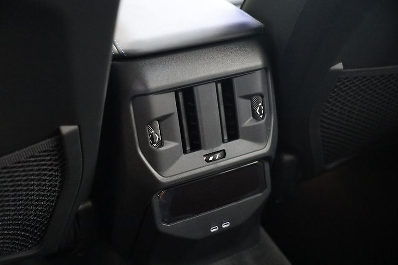 BMW X3 xDrive 40d - fotka 16 z 18