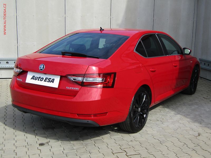 Škoda Superb (2018) 2.0 TDi, ČR, L&K, DSG, kůže - fotka 4 z 17