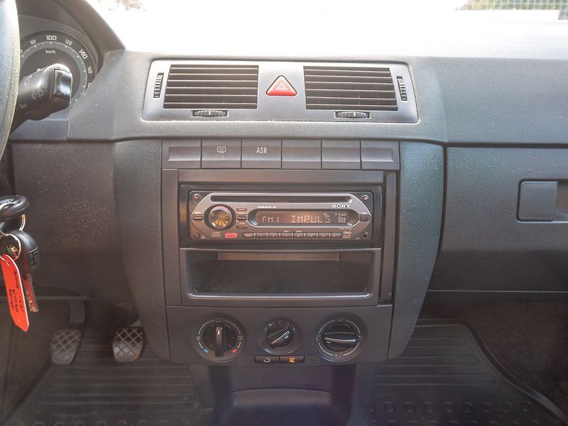 Škoda Fabia (2005) 1.4i 55KW – 165tkm - fotka 17 z 37