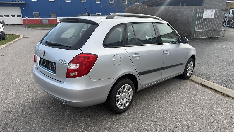 Škoda Fabia (2009) 1.4 16V 63KW 115 TIS KM KLIMA - fotka 7 z 20
