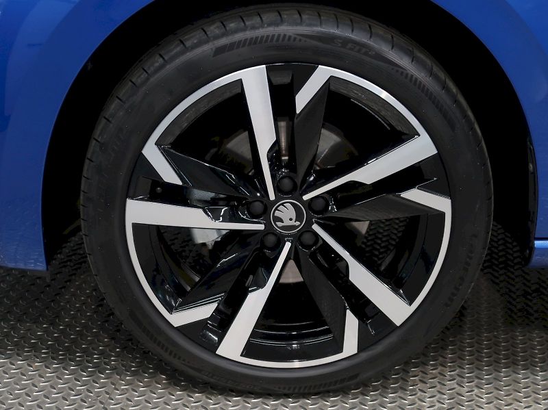 Škoda Scala (2025) MONTE CARLO 1.5TSI 110KW DSG P - fotka 12 z 39
