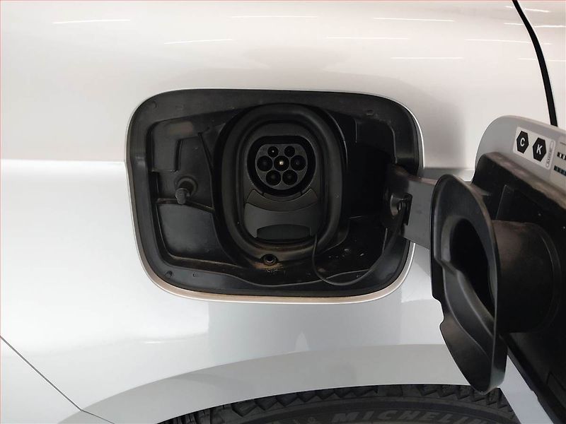 Škoda Enyaq (2021) Suite 60 (62 kWh), SoH 92% - fotka 21 z 23