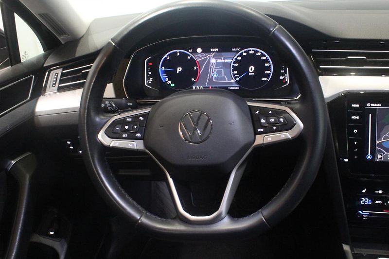 Volkswagen Passat (2021) 2.0TDI DSG Matrix display  - fotka 29 z 31