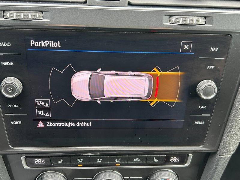 Volkswagen Golf (2020) 1.6 TDI 85 kW MANUÁL - fotka 19 z 35