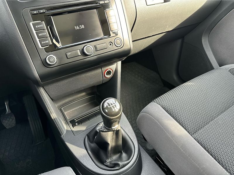 Volkswagen Touran 2,0 TDI Comfortline - fotka 13 z 19