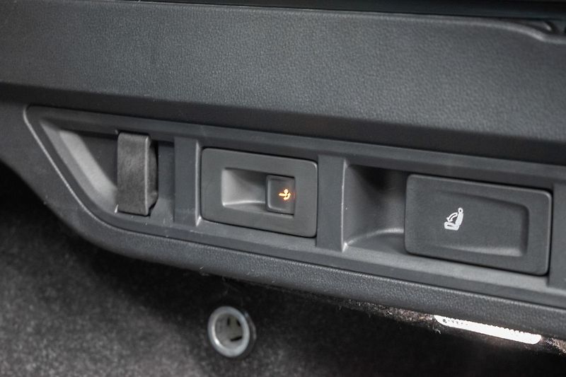 Škoda Octavia SCOUT TDI 147kW 4x4*TAŽNÉ*ČR1 - fotka 40 z 43