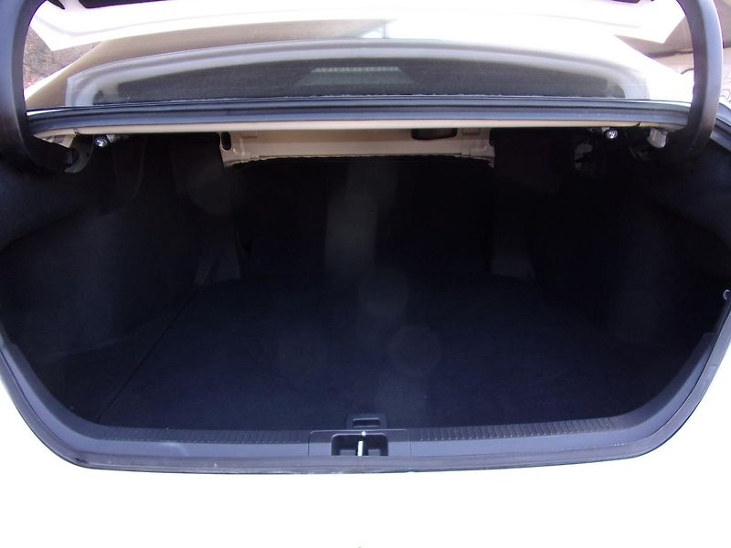 Toyota Camry 2.5i black white edition - fotka 16 z 18