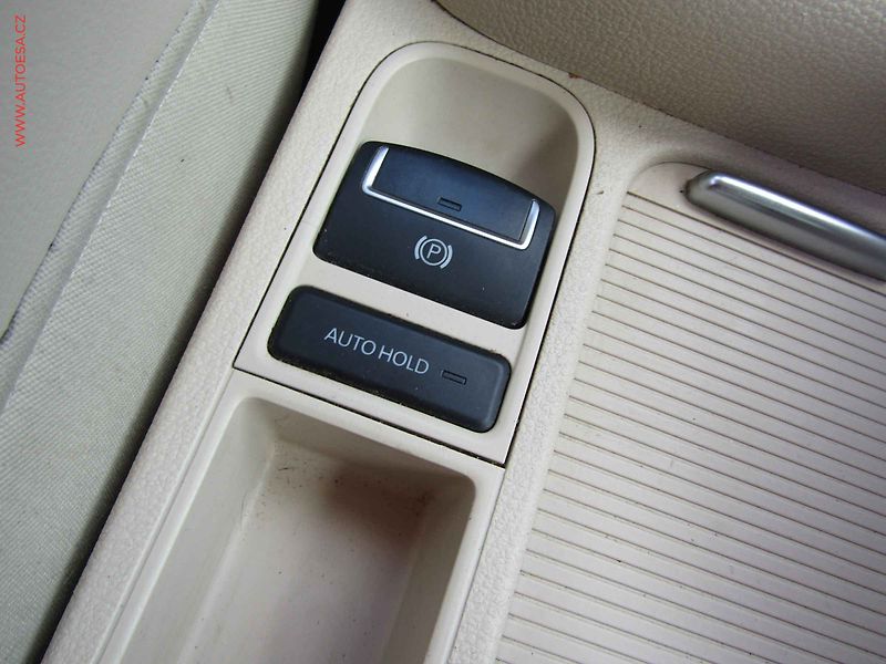 Volkswagen Tiguan (2009) 2.0 TDI 4x4, autoAC - fotka 19 z 20