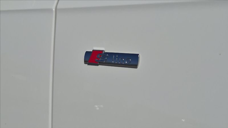 Audi Q7 3,0 50 TDI S-LINE ČR - fotka 32 z 33