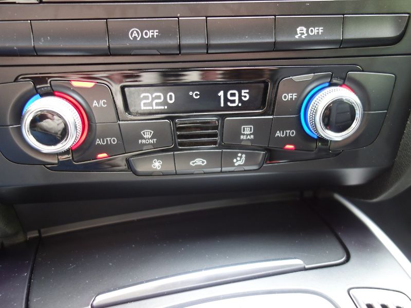 Audi A4 (2015) 2.0TDI 110kW 8A -NAVIGACE - fotka 17 z 35