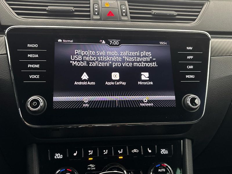 Škoda Superb Sportline DSG - fotka 25 z 29