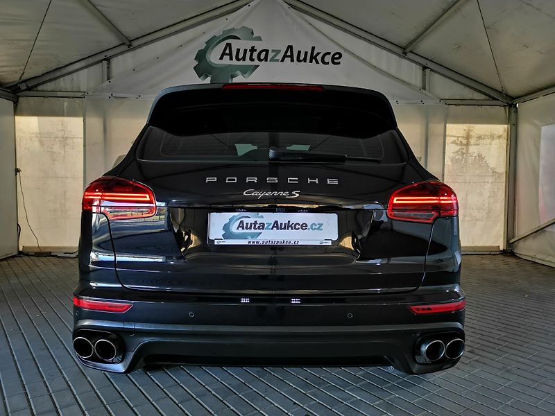 Porsche Cayenne (2015) S LED PANO BT 1MAJITEL SERVIS  - fotka 8 z 24