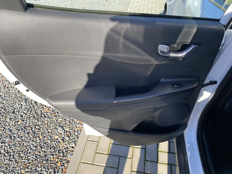 Hyundai Kona EV 100KW - 1xMAJ - DPH - TOP - fotka 35 z 50
