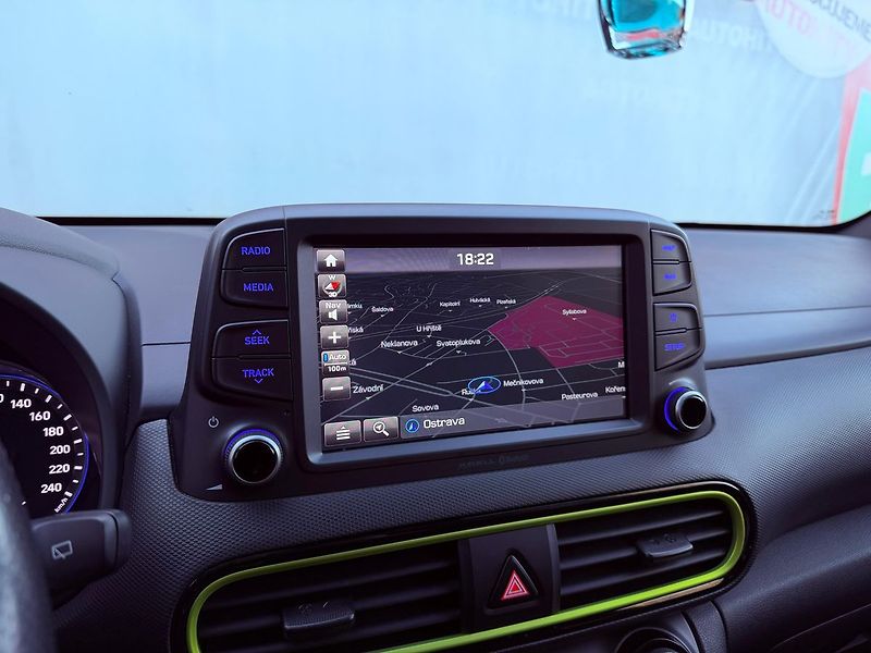 Hyundai Kona 1.0 T-GDi Style, 1.Maj, Servis - fotka 17 z 28