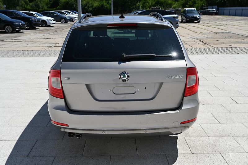 Škoda Superb 2.0TDI 103KW Ambition 9/2012 - fotka 6 z 38