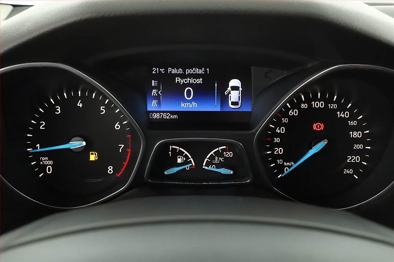 Ford Focus (2018) 1.0 EcoBoost, Tempomat - fotka 8 z 16
