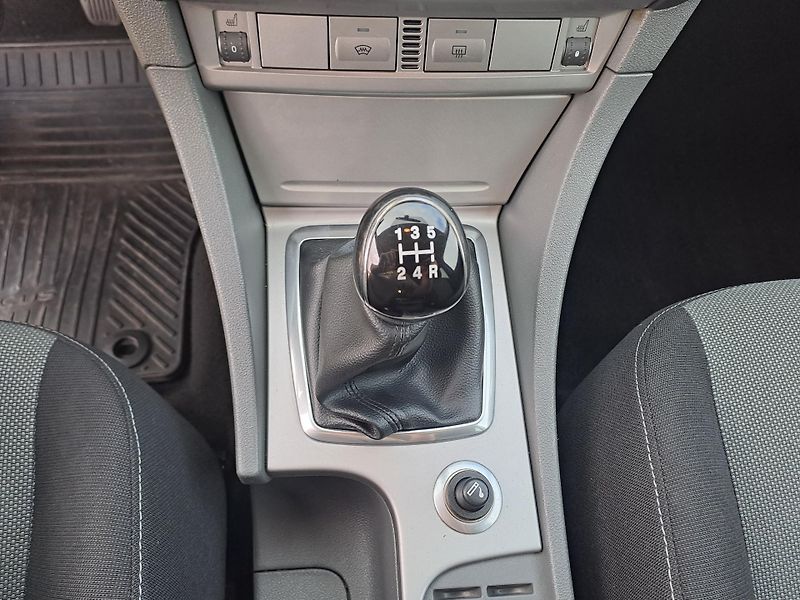 Ford Focus (2011) 1.6 TDCi, DOLOŽENÉ KM, PĚKNÝ  - fotka 25 z 30