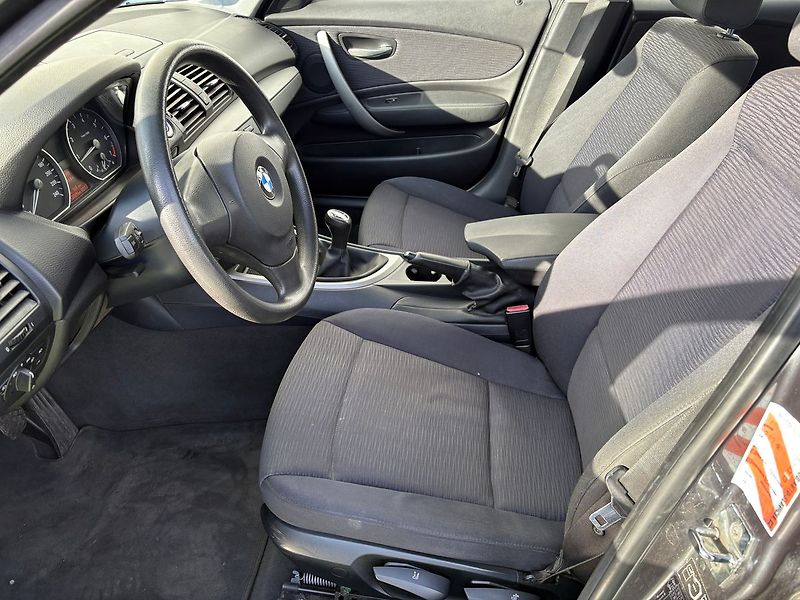 BMW Řada 1 116i, Klima, Tažné - fotka 6 z 14