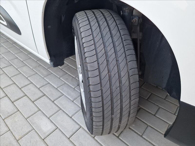 Citroën Berlingo 1.5 BlueHDi 100 Feel, ČR,1Maj - fotka 43 z 47
