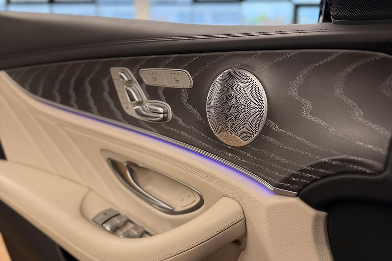 Mercedes-Benz Třídy E (2021) E 63s AMG 4Matic+ V8 Biturbo - fotka 19 z 124