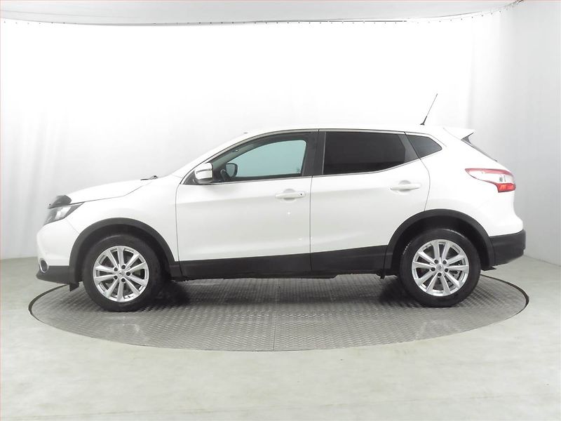 Nissan Qashqai (2015) 1.6 dCi, Automat, Serv.kniha - fotka 3 z 20