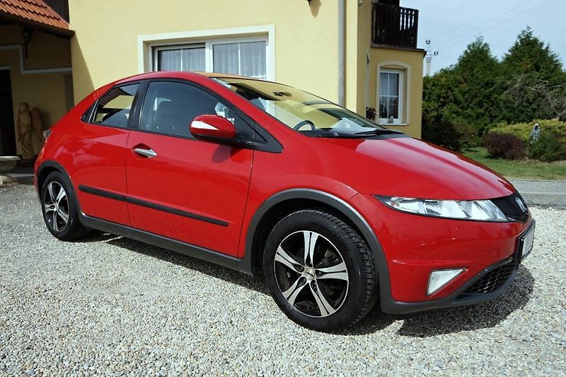 Honda Civic (2011) 1,4i- Vtec 73 kW - fotka 2 z 27