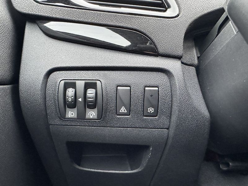 Renault Scénic (2013) 1.5dCi Digi Klima Polokůže - fotka 8 z 48