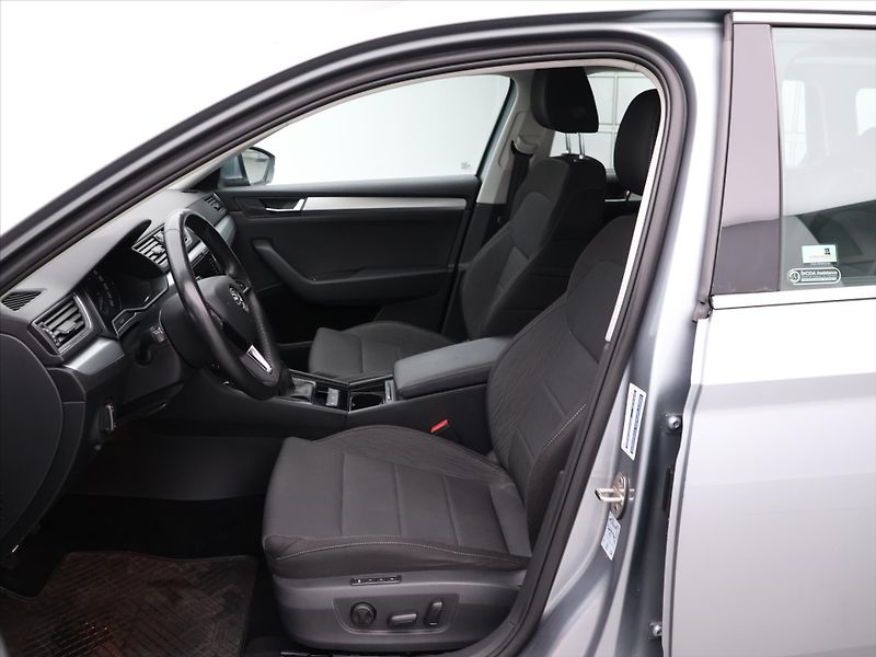 Škoda Superb 1,5 TSI 110kW CZ Xenon Navi - fotka 11 z 29