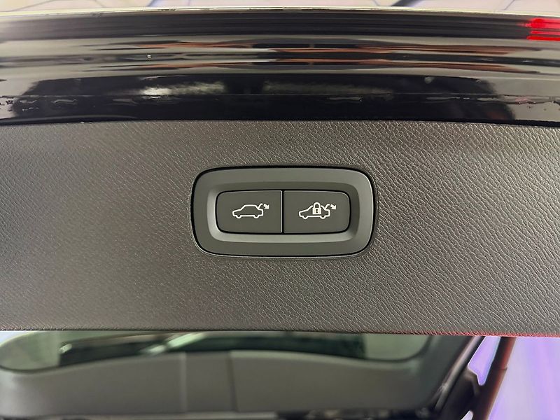 Volvo XC90 T8 AWD DARK PLUS, CHARCOAL, VZ - fotka 30 z 33