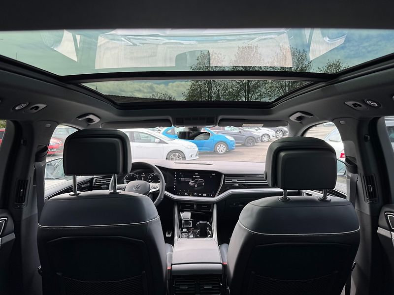 Volkswagen Touareg (2025) R-Line 3.0 TDI 4Motion 210kW - fotka 33 z 47