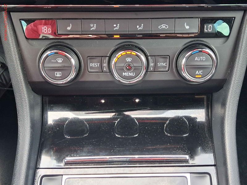 Škoda Superb (2017) 2.0 TDi, ČR, SportLine, DSG - fotka 21 z 29