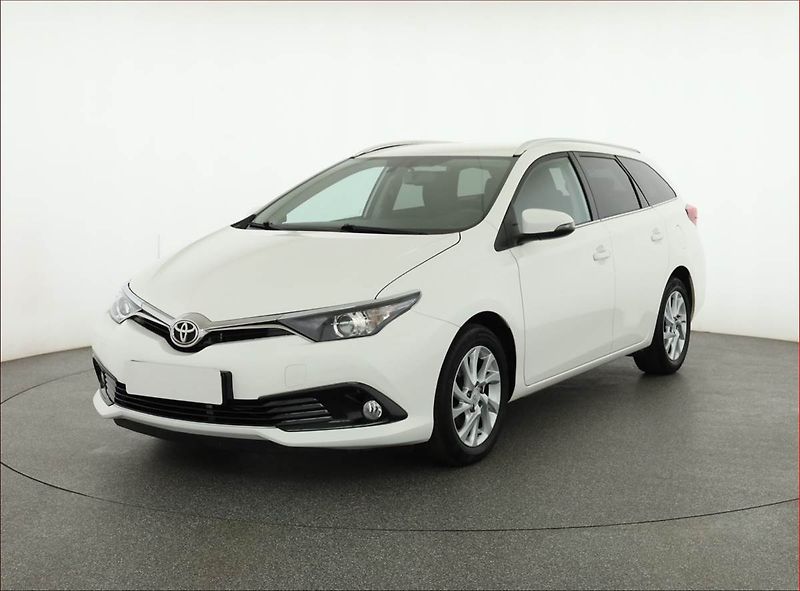 Toyota Auris (2015) 1.6 Valvematic, ČR,1.maj - fotka 2 z 18