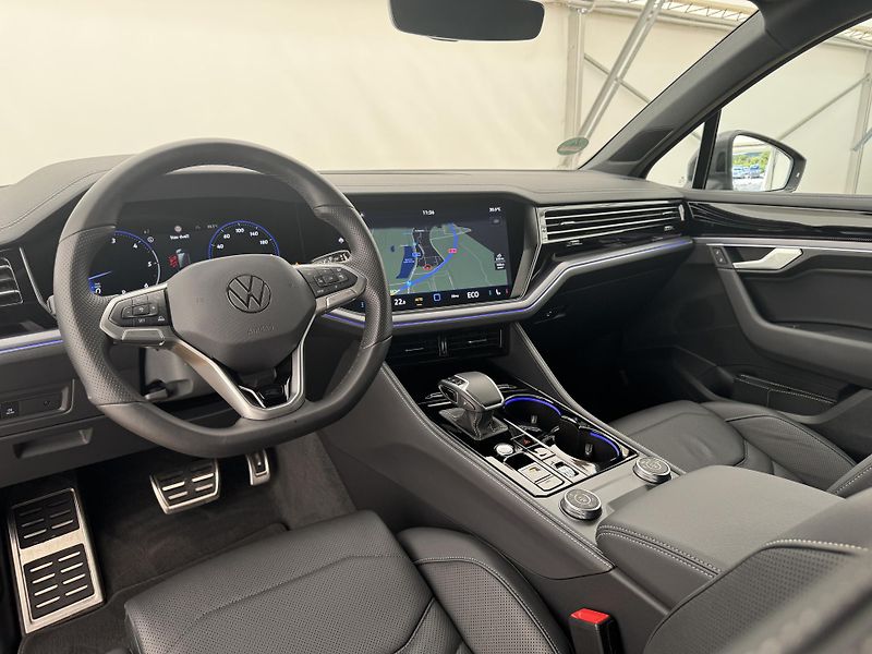 Volkswagen Touareg 3.0Tdi*1-MAJ*DPH*R-LINE*HUD* - fotka 21 z 47