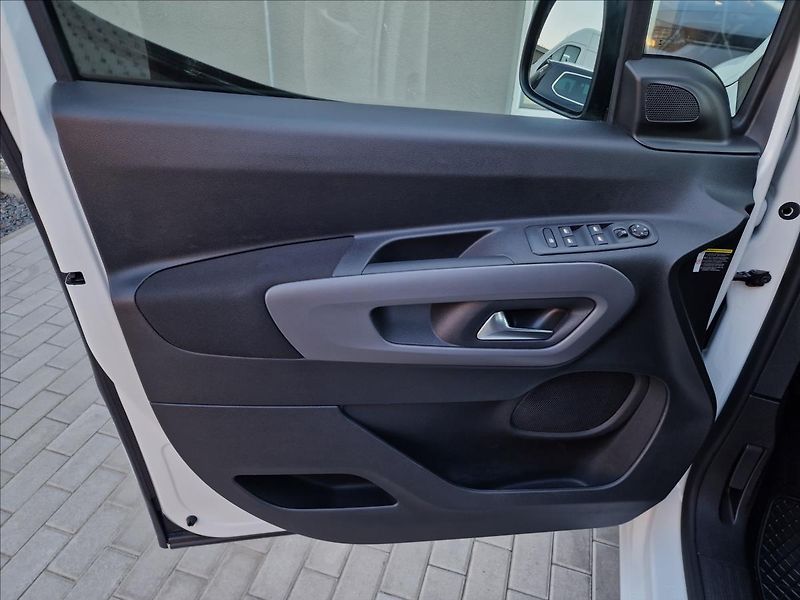 Toyota ProAce City 1.5 D-4D 130k L1 Family - fotka 37 z 49