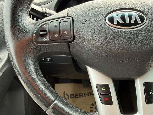 Kia Sportage 2.0 CRDI 4x4 Comfort Plus - fotka 17 z 24